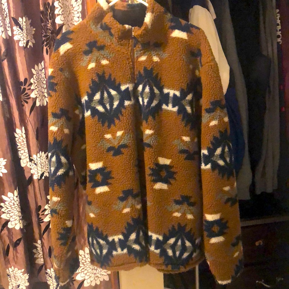 This is a wrangler men sweater western ?